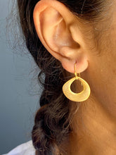 Load image into Gallery viewer, Thick Open Drop Earrings
