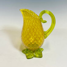 Load image into Gallery viewer, Pineapple Glass Water Pitcher
