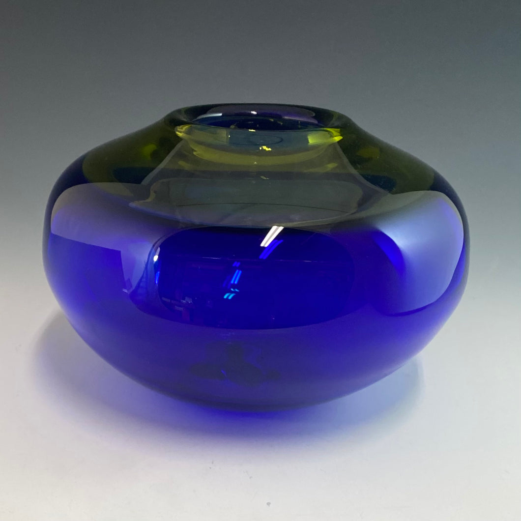 Laura Encalmo Vase