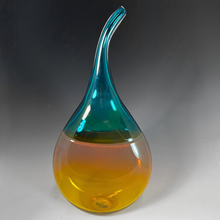 Load image into Gallery viewer, Elena Encalmo Teardrop Vase
