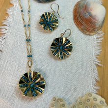 Load image into Gallery viewer, Smokey Sapphire and Quartz Ruffle Gold Necklace
