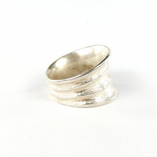 Three Row Horn Tapered Ring