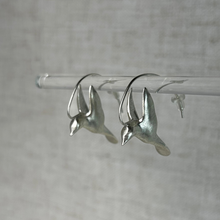 Load image into Gallery viewer, Hummingbird Dangle Earring

