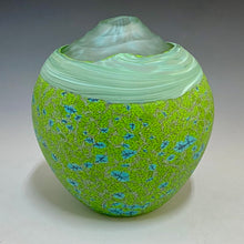 Load image into Gallery viewer, Pinnacle Vase
