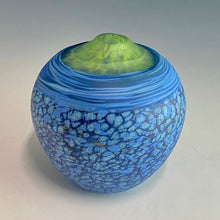 Load image into Gallery viewer, Pinnacle Vase
